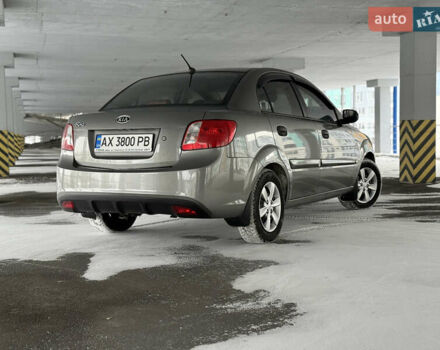 Серый Киа Рио, объемом двигателя 1.4 л и пробегом 99 тыс. км за 5500 $, фото 5 на Automoto.ua