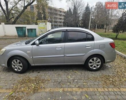 Серый Киа Рио, объемом двигателя 1.34 л и пробегом 330 тыс. км за 4200 $, фото 3 на Automoto.ua