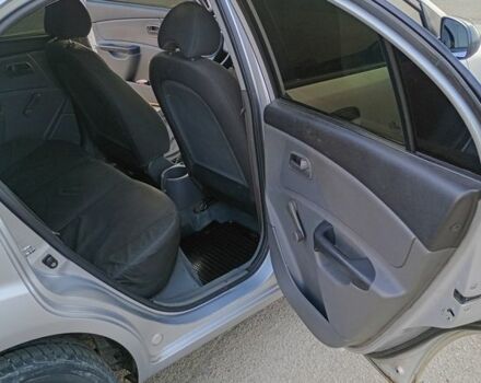 Серый Киа Рио, объемом двигателя 1.4 л и пробегом 301 тыс. км за 3700 $, фото 11 на Automoto.ua