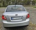 Серый Киа Рио, объемом двигателя 1.34 л и пробегом 330 тыс. км за 4200 $, фото 2 на Automoto.ua