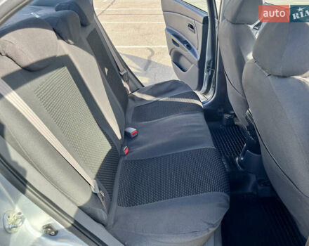 Серый Киа Рио, объемом двигателя 1.4 л и пробегом 219 тыс. км за 4500 $, фото 41 на Automoto.ua