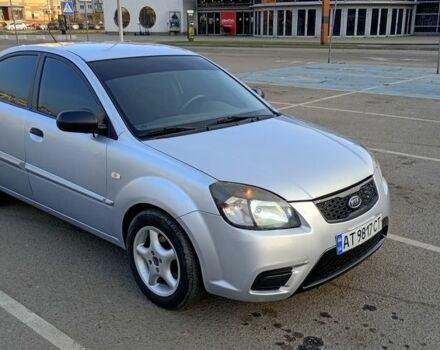 Серый Киа Рио, объемом двигателя 1.4 л и пробегом 301 тыс. км за 3700 $, фото 2 на Automoto.ua