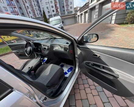 Серый Киа Рио, объемом двигателя 1.4 л и пробегом 227 тыс. км за 6750 $, фото 49 на Automoto.ua
