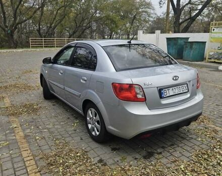 Серый Киа Рио, объемом двигателя 1.34 л и пробегом 330 тыс. км за 4200 $, фото 4 на Automoto.ua