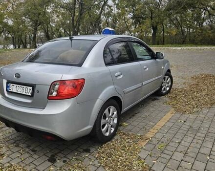 Серый Киа Рио, объемом двигателя 1.34 л и пробегом 330 тыс. км за 4200 $, фото 5 на Automoto.ua