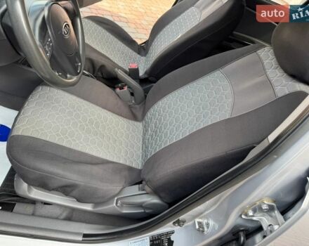 Серый Киа Рио, объемом двигателя 1.4 л и пробегом 227 тыс. км за 6750 $, фото 73 на Automoto.ua