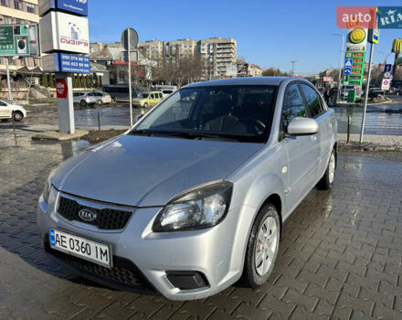 Серый Киа Рио, объемом двигателя 1.4 л и пробегом 138 тыс. км за 6000 $, фото 1 на Automoto.ua
