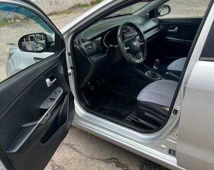 Сірий Кіа Ріо, об'ємом двигуна 1.4 л та пробігом 257 тис. км за 5600 $, фото 6 на Automoto.ua