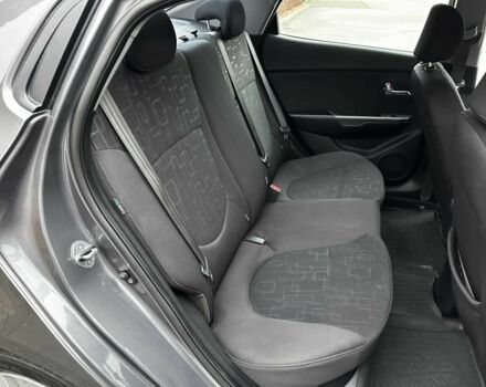 Сірий Кіа Ріо, об'ємом двигуна 1.6 л та пробігом 139 тис. км за 8500 $, фото 20 на Automoto.ua