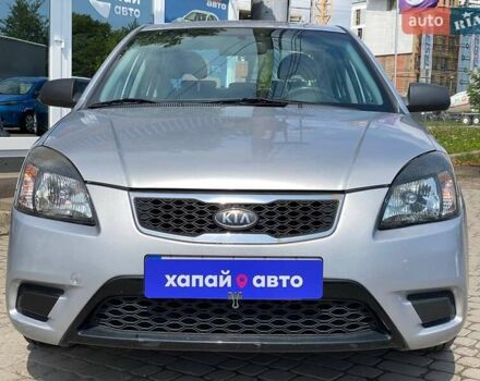 Серый Киа Рио, объемом двигателя 1.4 л и пробегом 80 тыс. км за 5000 $, фото 2 на Automoto.ua