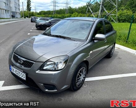 Сірий Кіа Ріо, об'ємом двигуна 1.4 л та пробігом 190 тис. км за 5350 $, фото 2 на Automoto.ua
