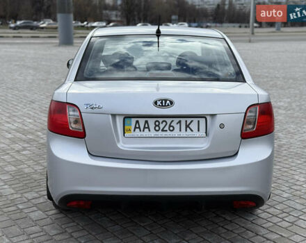 Серый Киа Рио, объемом двигателя 1.4 л и пробегом 172 тыс. км за 4950 $, фото 4 на Automoto.ua