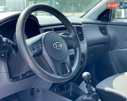 Серый Киа Рио, объемом двигателя 1.4 л и пробегом 80 тыс. км за 5000 $, фото 10 на Automoto.ua