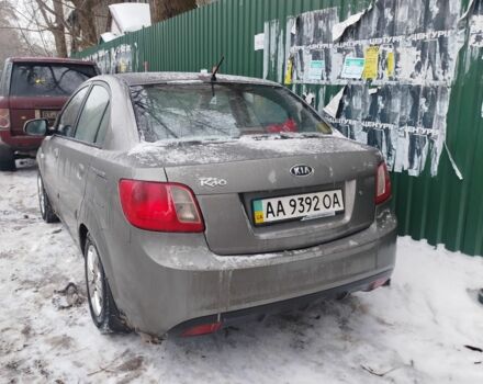 Сірий Кіа Ріо, об'ємом двигуна 1.4 л та пробігом 300 тис. км за 3500 $, фото 2 на Automoto.ua