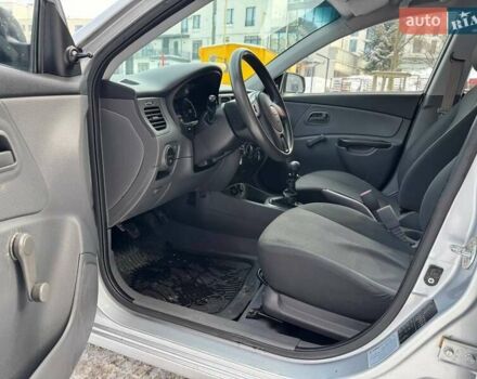 Серый Киа Рио, объемом двигателя 1.4 л и пробегом 89 тыс. км за 4900 $, фото 10 на Automoto.ua