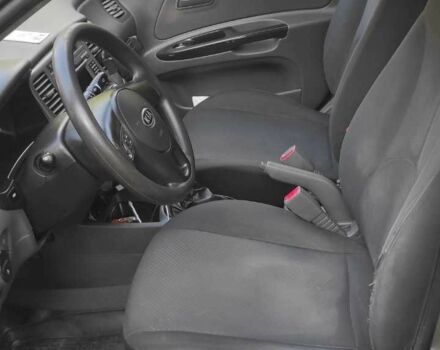 Сірий Кіа Ріо, об'ємом двигуна 1.4 л та пробігом 215 тис. км за 4994 $, фото 9 на Automoto.ua