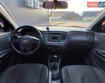 Сірий Кіа Ріо, об'ємом двигуна 1.4 л та пробігом 300 тис. км за 5500 $, фото 16 на Automoto.ua