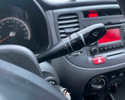 Серый Киа Рио, объемом двигателя 1.4 л и пробегом 168 тыс. км за 4590 $, фото 20 на Automoto.ua