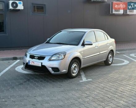 Сірий Кіа Ріо, об'ємом двигуна 1.4 л та пробігом 300 тис. км за 5500 $, фото 3 на Automoto.ua