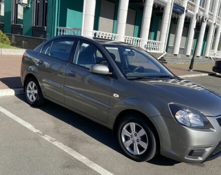 Сірий Кіа Ріо, об'ємом двигуна 1.4 л та пробігом 200 тис. км за 5700 $, фото 1 на Automoto.ua