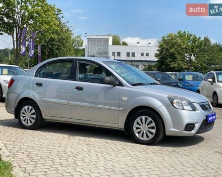 Серый Киа Рио, объемом двигателя 1.4 л и пробегом 80 тыс. км за 5000 $, фото 4 на Automoto.ua