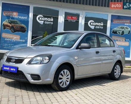 Серый Киа Рио, объемом двигателя 1.4 л и пробегом 80 тыс. км за 5000 $, фото 1 на Automoto.ua