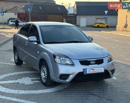 Сірий Кіа Ріо, об'ємом двигуна 1.4 л та пробігом 300 тис. км за 5500 $, фото 4 на Automoto.ua