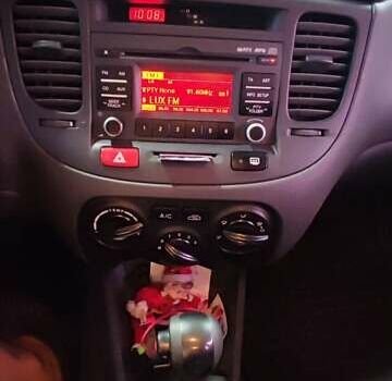 Серый Киа Рио, объемом двигателя 1.4 л и пробегом 135 тыс. км за 4900 $, фото 12 на Automoto.ua