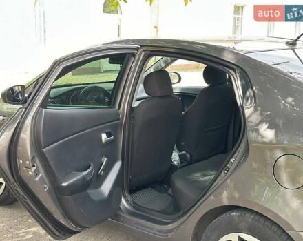 Серый Киа Рио, объемом двигателя 1.4 л и пробегом 190 тыс. км за 7100 $, фото 7 на Automoto.ua