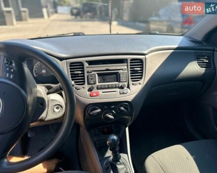 Сірий Кіа Ріо, об'ємом двигуна 1.4 л та пробігом 180 тис. км за 4299 $, фото 21 на Automoto.ua
