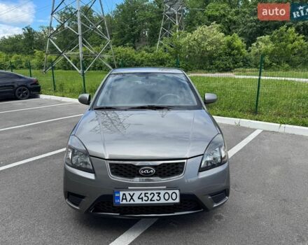Сірий Кіа Ріо, об'ємом двигуна 1.4 л та пробігом 195 тис. км за 5250 $, фото 1 на Automoto.ua