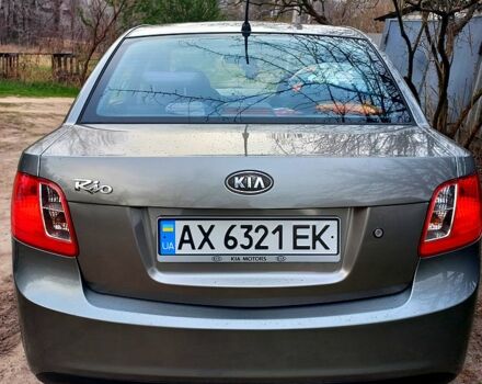 Серый Киа Рио, объемом двигателя 1.4 л и пробегом 200 тыс. км за 5200 $, фото 1 на Automoto.ua