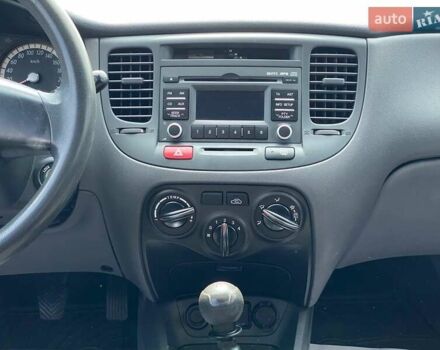 Серый Киа Рио, объемом двигателя 1.4 л и пробегом 80 тыс. км за 5000 $, фото 15 на Automoto.ua