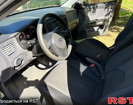 Серый Киа Рио, объемом двигателя 1.4 л и пробегом 167 тыс. км за 5400 $, фото 8 на Automoto.ua