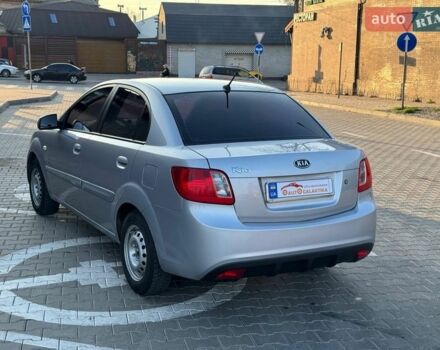 Сірий Кіа Ріо, об'ємом двигуна 1.4 л та пробігом 300 тис. км за 5500 $, фото 10 на Automoto.ua