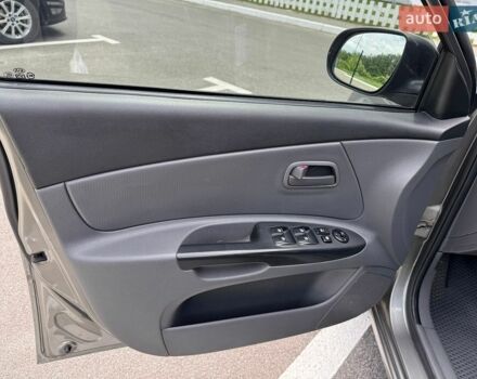 Серый Киа Рио, объемом двигателя 1.4 л и пробегом 195 тыс. км за 5250 $, фото 12 на Automoto.ua