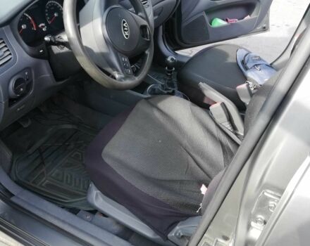 Серый Киа Рио, объемом двигателя 1.4 л и пробегом 140 тыс. км за 3951 $, фото 4 на Automoto.ua