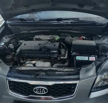 Сірий Кіа Ріо, об'ємом двигуна 1.4 л та пробігом 147 тис. км за 5500 $, фото 4 на Automoto.ua