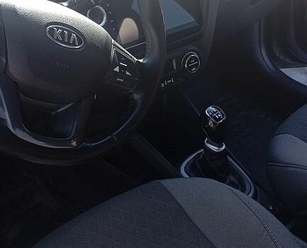 Сірий Кіа Ріо, об'ємом двигуна 1.59 л та пробігом 300 тис. км за 7100 $, фото 2 на Automoto.ua