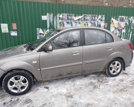 Сірий Кіа Ріо, об'ємом двигуна 1.4 л та пробігом 300 тис. км за 3500 $, фото 1 на Automoto.ua