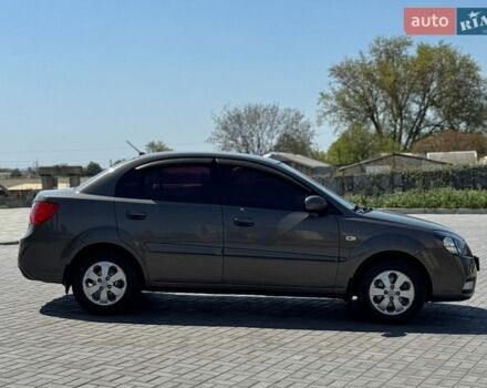 Серый Киа Рио, объемом двигателя 1.4 л и пробегом 135 тыс. км за 4999 $, фото 5 на Automoto.ua