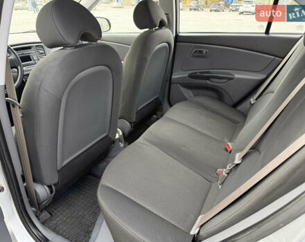 Серый Киа Рио, объемом двигателя 1.4 л и пробегом 172 тыс. км за 4950 $, фото 16 на Automoto.ua