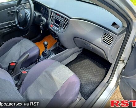 Серый Киа Рио, объемом двигателя 1.4 л и пробегом 174 тыс. км за 6000 $, фото 5 на Automoto.ua