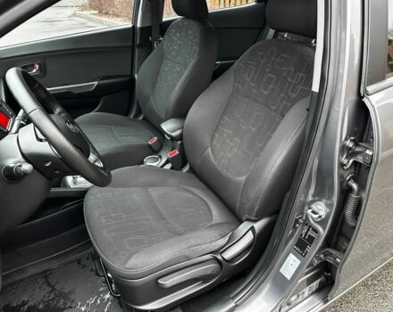 Сірий Кіа Ріо, об'ємом двигуна 1.6 л та пробігом 139 тис. км за 8500 $, фото 18 на Automoto.ua