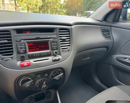 Сірий Кіа Ріо, об'ємом двигуна 1.4 л та пробігом 194 тис. км за 4999 $, фото 15 на Automoto.ua