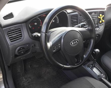 Серый Киа Рио, объемом двигателя 1.4 л и пробегом 153 тыс. км за 5500 $, фото 8 на Automoto.ua