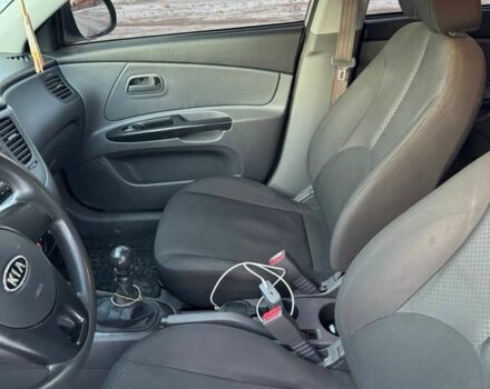 Сірий Кіа Ріо, об'ємом двигуна 1.4 л та пробігом 225 тис. км за 5241 $, фото 5 на Automoto.ua