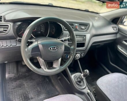 Сірий Кіа Ріо, об'ємом двигуна 1.4 л та пробігом 257 тис. км за 5600 $, фото 7 на Automoto.ua