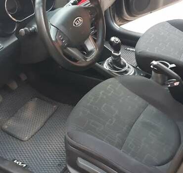 Серый Киа Рио, объемом двигателя 1.6 л и пробегом 153 тыс. км за 7800 $, фото 9 на Automoto.ua