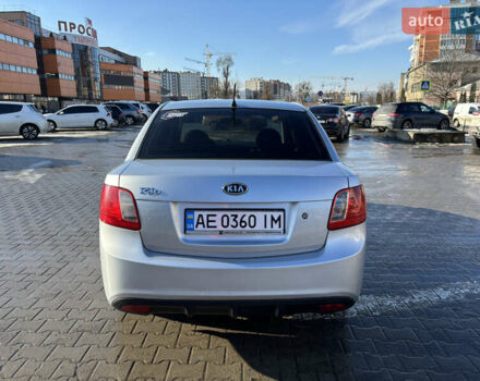Серый Киа Рио, объемом двигателя 1.4 л и пробегом 138 тыс. км за 6000 $, фото 4 на Automoto.ua